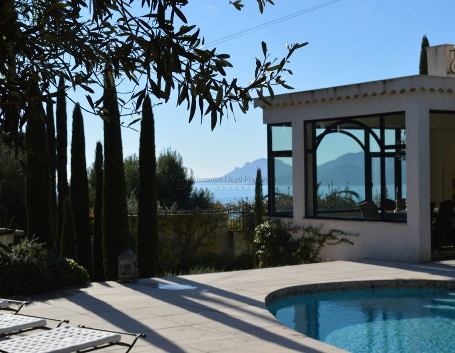An elegant villa in a perfect location, Cannes La Californie  2