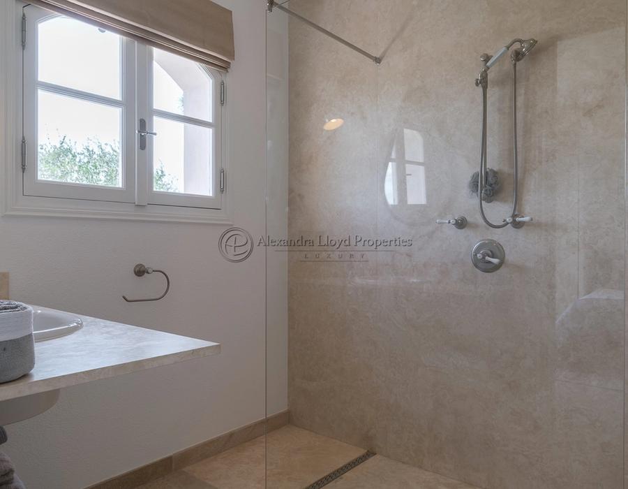 A wonderful family home in Mougins, with views over the sea and village 5