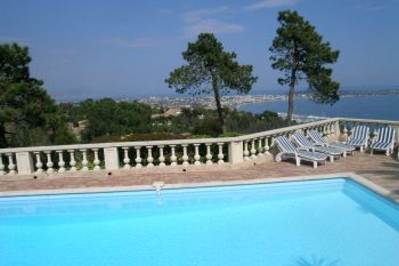 Stunning luxurious villa in the heights of Super Cannes