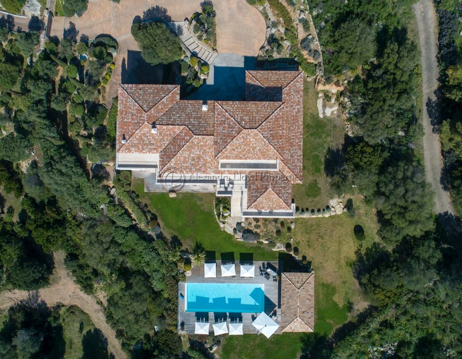 A fabulous eight bedroom villa for rent in Saint Cyprien, South Corsica 5