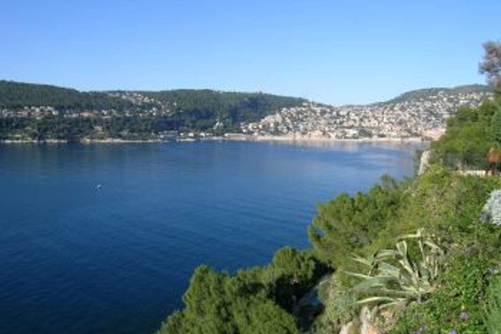 A wonderful waters edge location on the Cap Ferrat