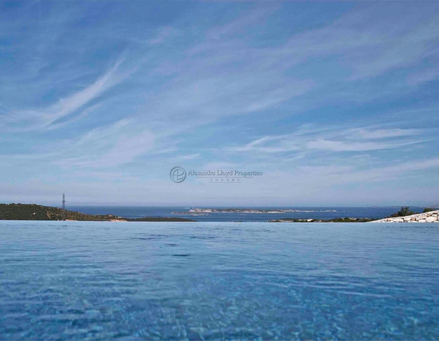 Stunning villa for rent in Sperone, South Corsica 3