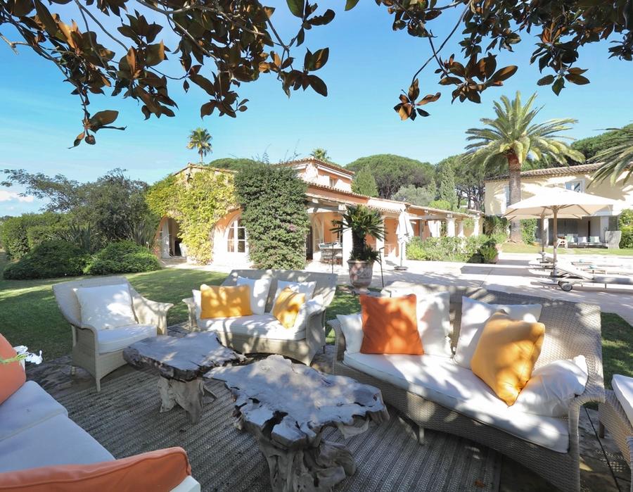 A Seven-Bedroom Provençal Villa for Rent on Route de Tahiti, Ramatuelle 2