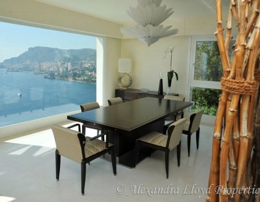 Contemporary villa in Roquebrune overlooking Monaco 4