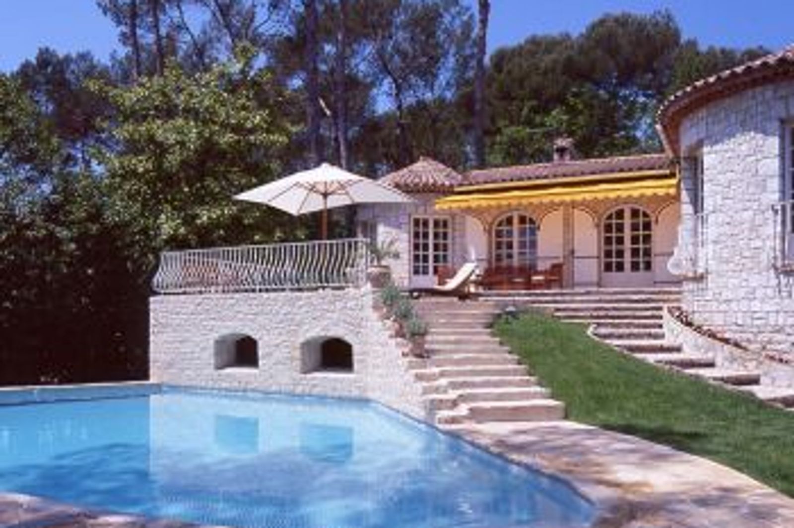 Lovely villa in a domain of Mougins