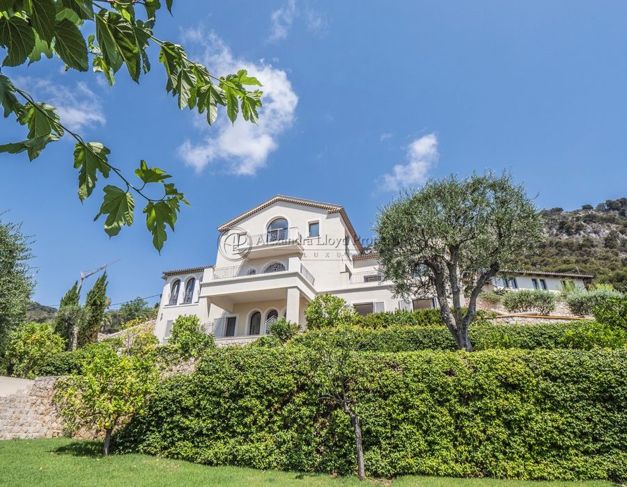 Exceptional views from an exceptional home in Beaulieu sur Mer 3