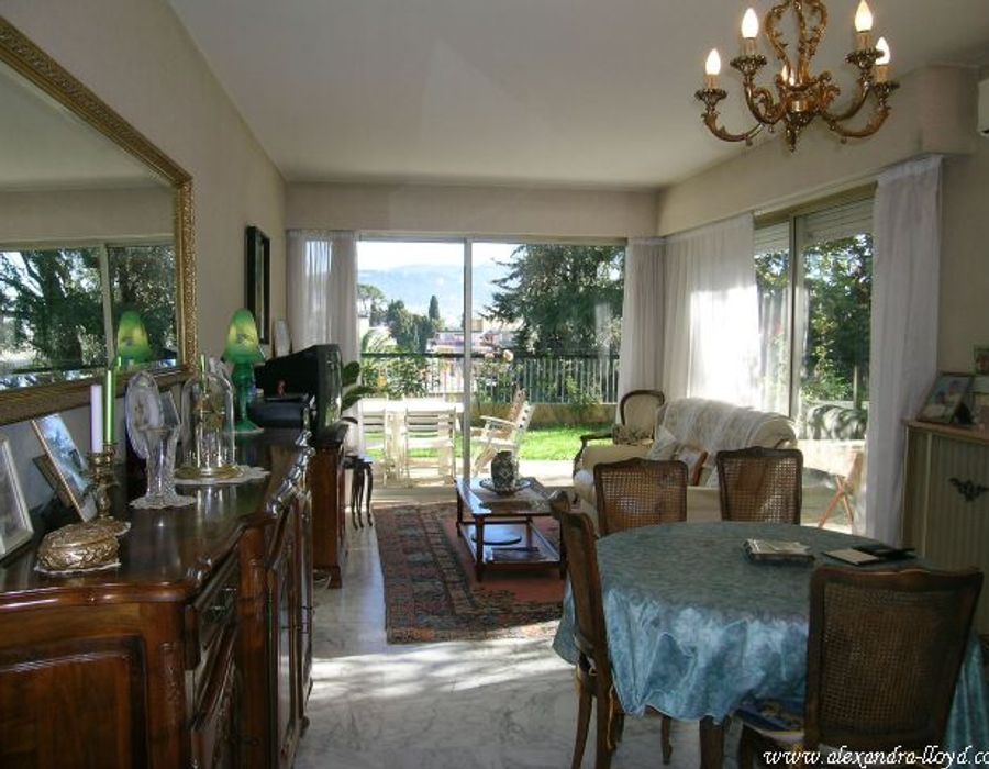 An exclusive property in extensive grounds, in Valbonne 6