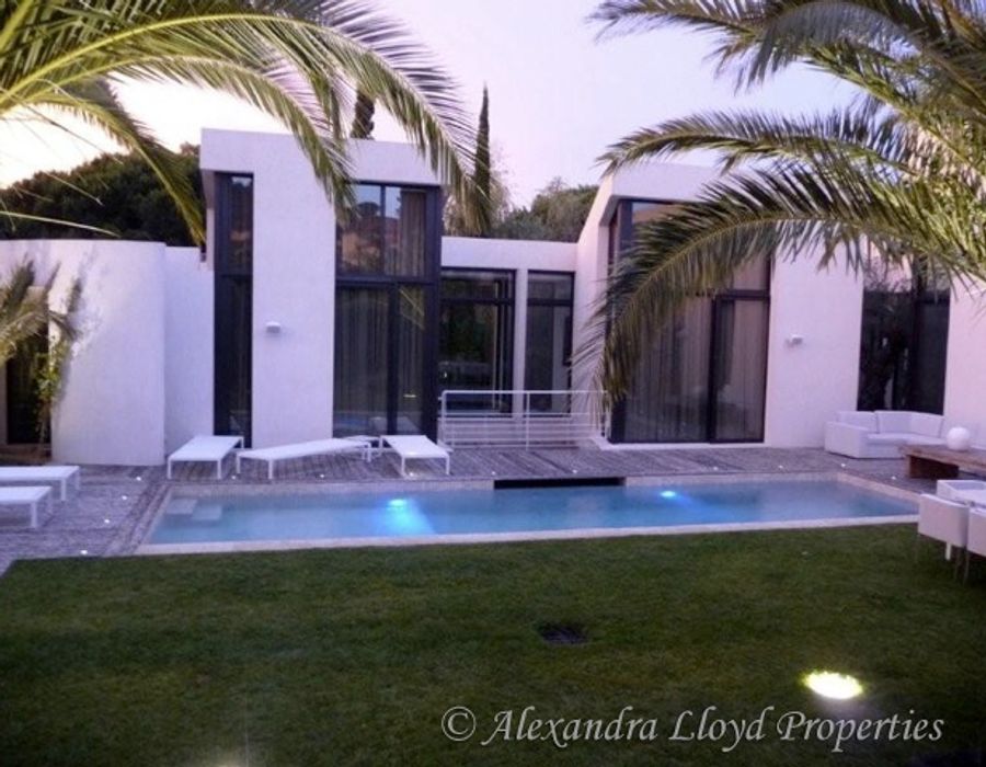 Modern house walking distance to the village of Saint Tropez 6