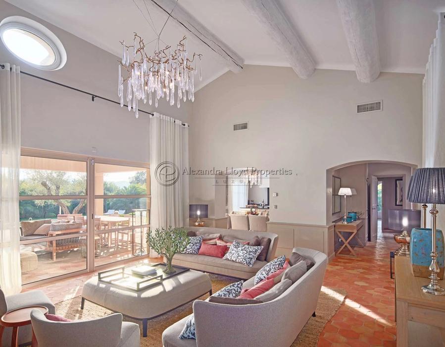 A stunning newly built Neo Provencal style property in La Moutte 5