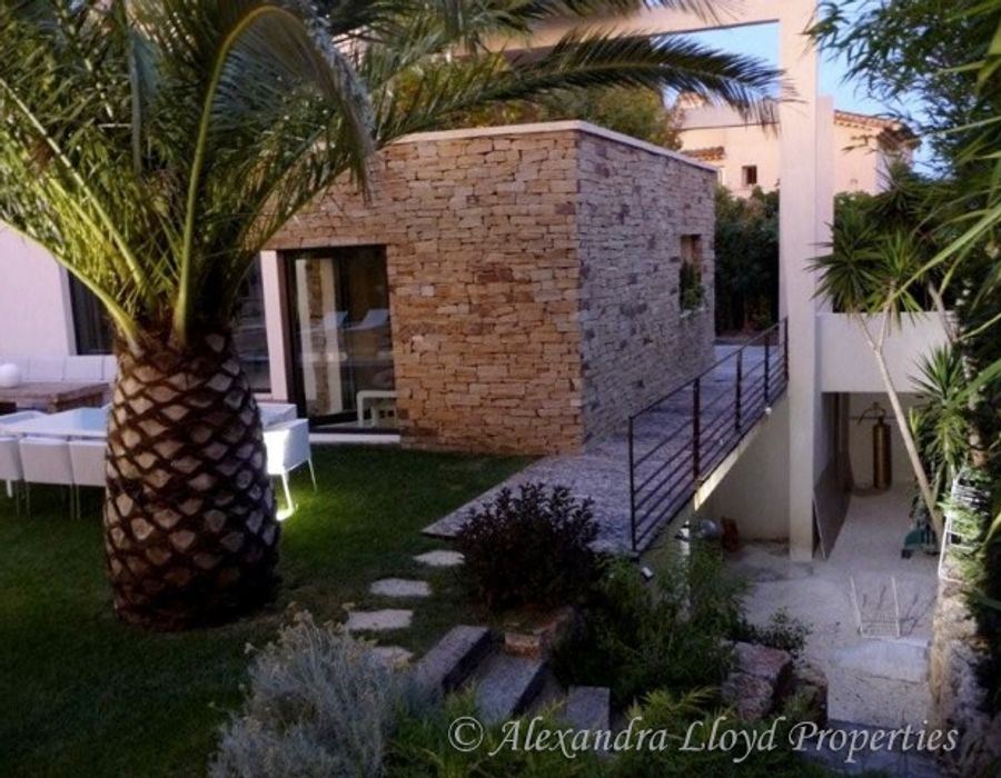 Modern house walking distance to the village of Saint Tropez 5