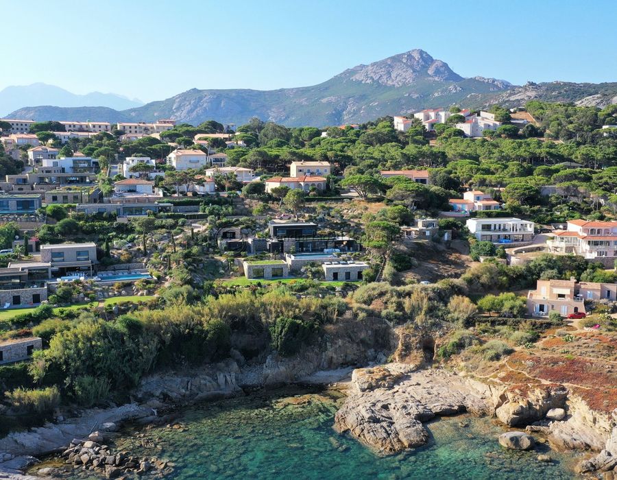 Contemporary villa located on the waterfront in Calvi 1
