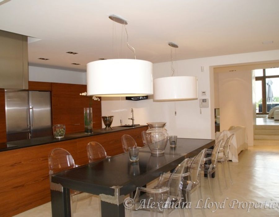 Contemporary villa with a sea view, located in the Domaine de la Vallée, Gigaro 6