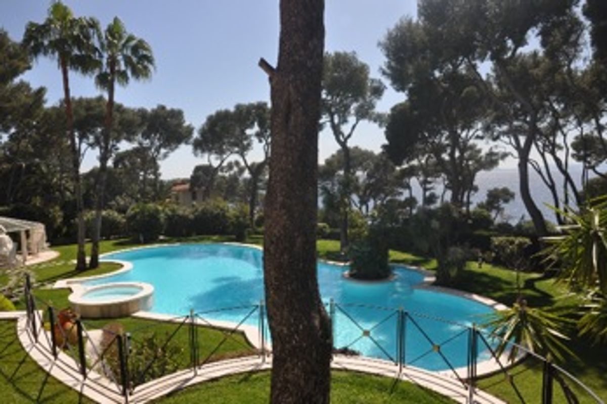 Large property on Saint Jean Cap Ferrat with wonderful gardens