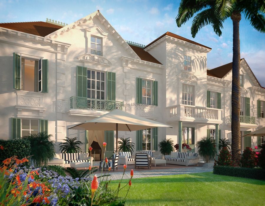 The one and only.....Chateau Saint Tropez ! 1