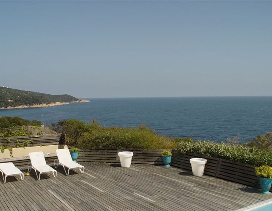 Located in a secured private domain in La Quessine 1