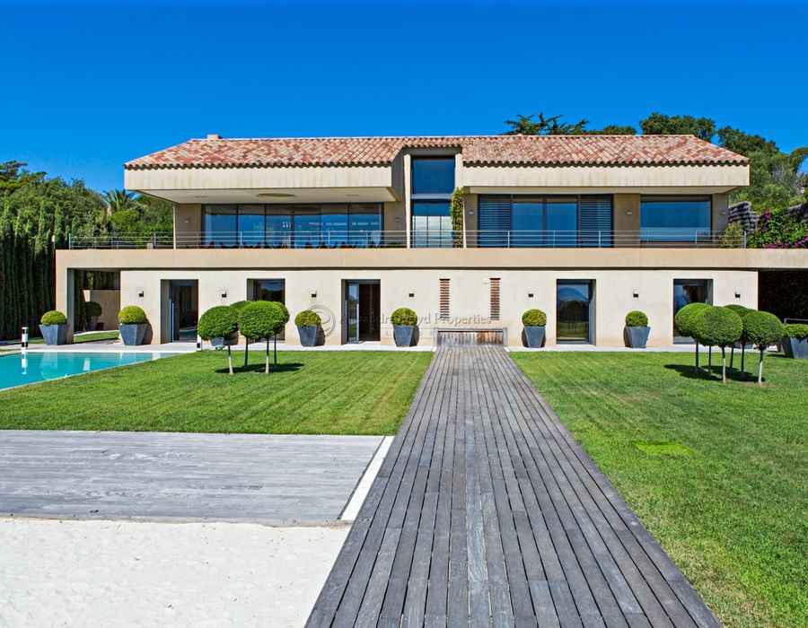 Club 55... ! Contemporary design and fabulous views 1