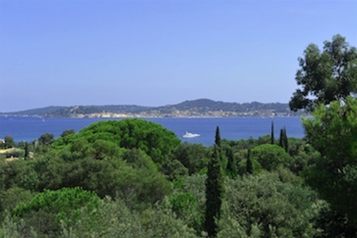 Stunning new contemporary property in Beauvallon