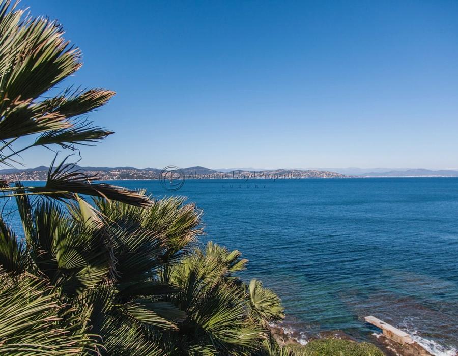 Water front villa with five Bedrooms in Les Parcs de Saint Tropez 2