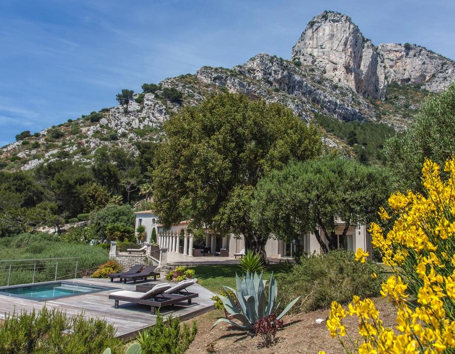 Spacious villa with exceptional views for rent in Cap d'Ail 4