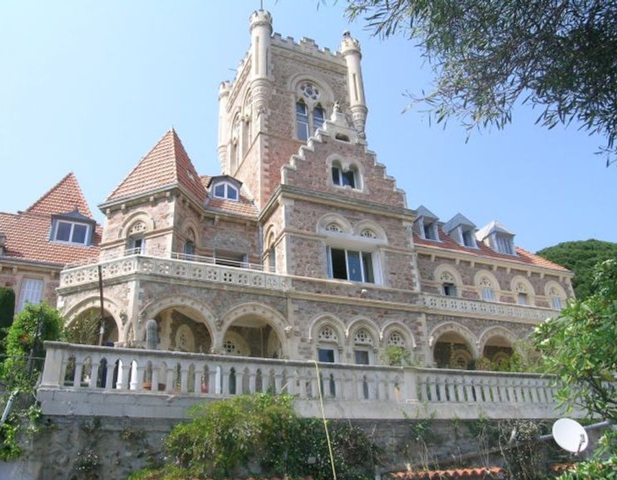 A wonderful apartment in an old castle! 6