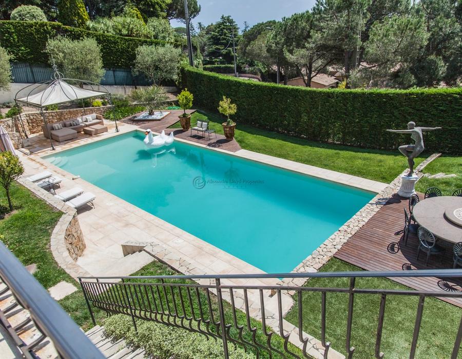 Stylish Neo Provencal property in Super Cannes 1