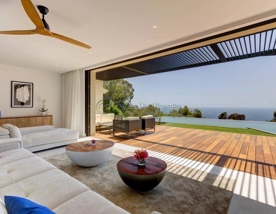 Super Cannes - a six bedroom villa for rent with a tennis court 5