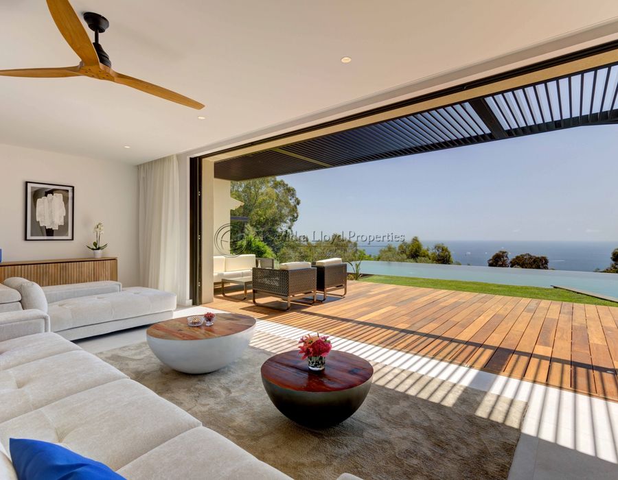 Super Cannes - a six bedroom villa for rent with a tennis court 5