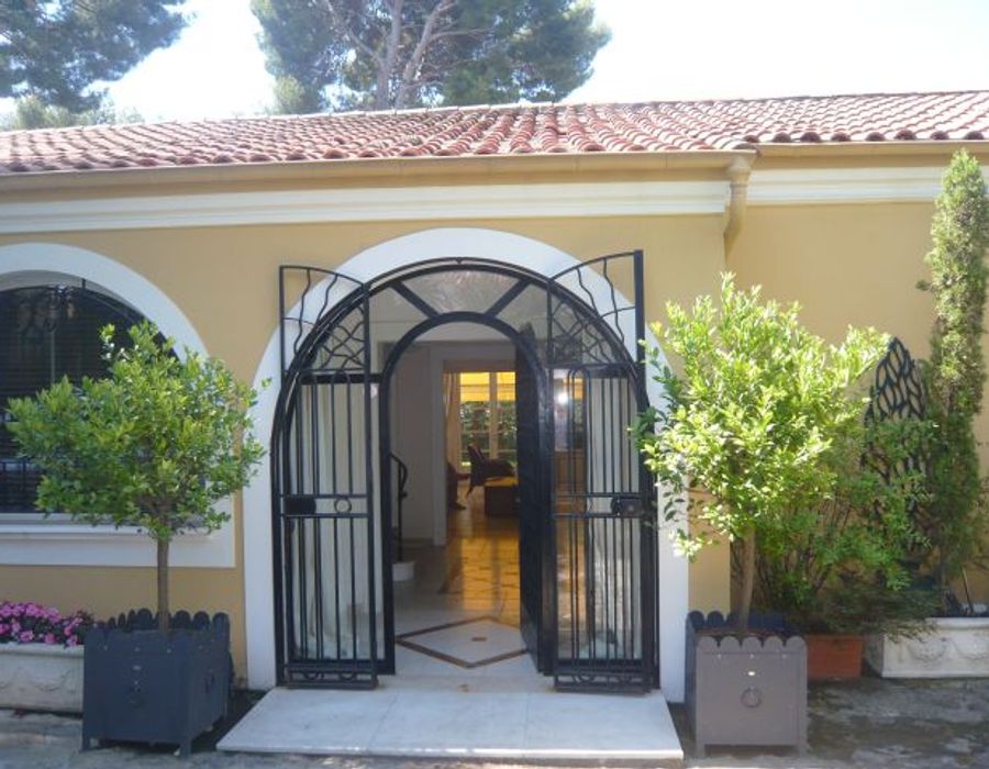 Lovely cosy villa located in a private domain on the Cap d'Antibes 4