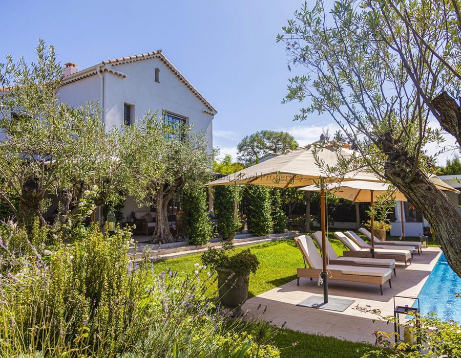 A beautiful charming family home for rent on the Cap d'Antibes  2