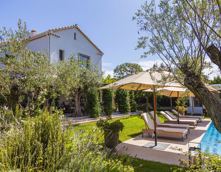 A beautiful charming family home for rent on the Cap d'Antibes 2