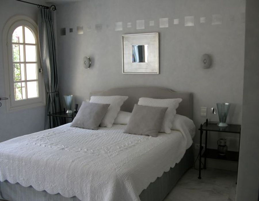 Overlooking the Cap Ferrat, a stunning property with a lovely interior 1