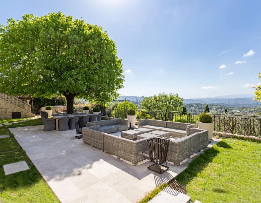 A unique & stunning luxury villa in the heart of Mougins village 6