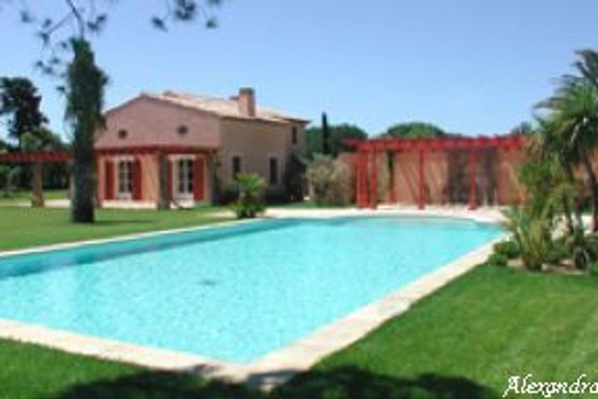 Stunning recently built villa in Les Parcs de Saint Tropez
