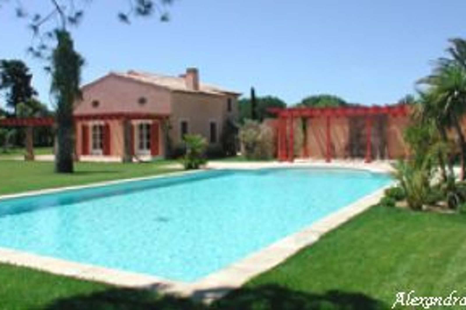 Stunning recently built villa in Les Parcs de Saint Tropez