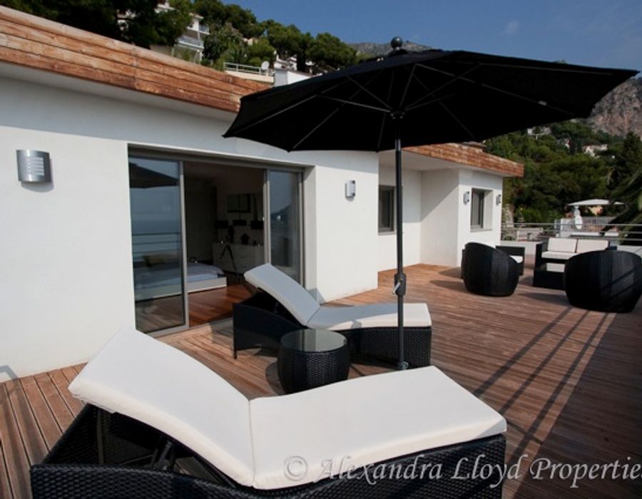 Newly renovated villa located in Eze with great sea views 6