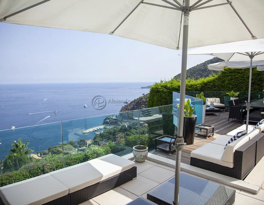 Magnificent contemporary property with stunning views, located in Eze Bord de Mer 4