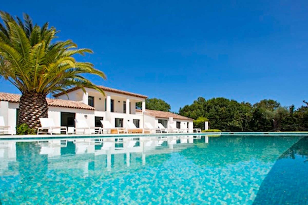 A contemporary villa for rent in the Salins area of Saint Tropez