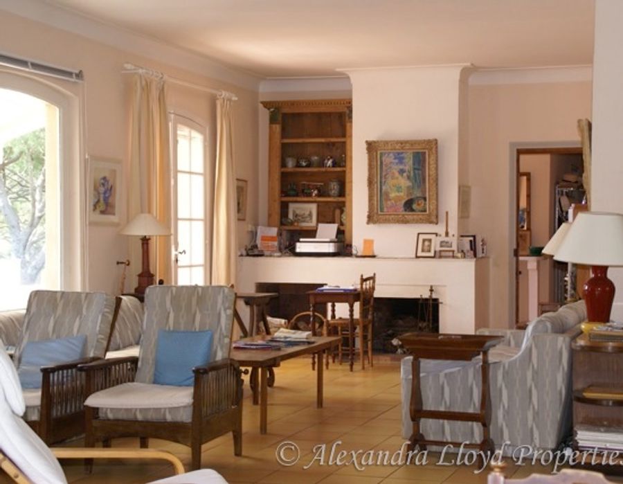 Provencal villa for sale in Saint Tropez 2