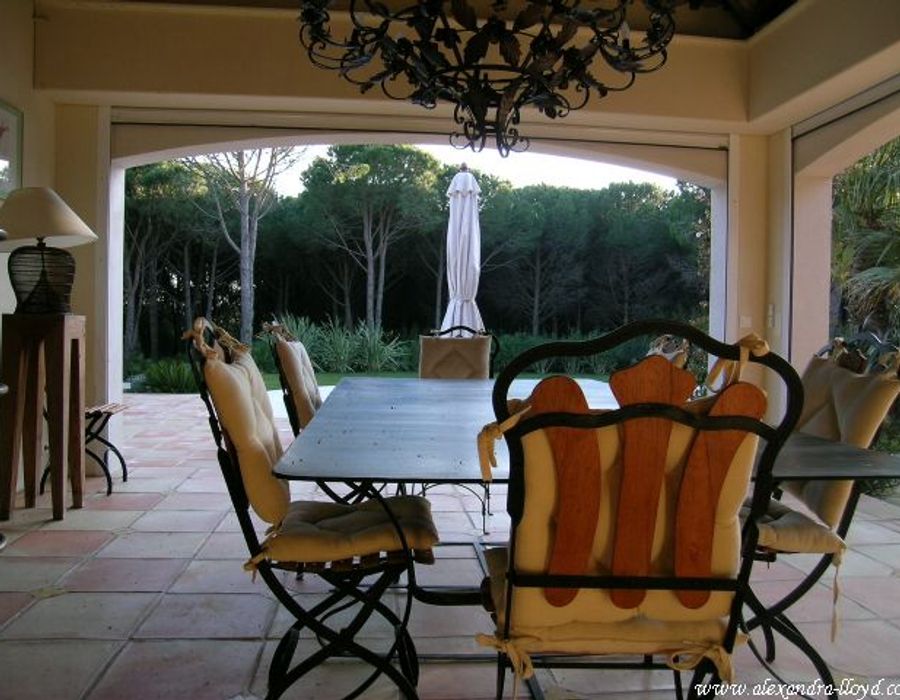 Luxurious Property next to Tahiti Beach 2