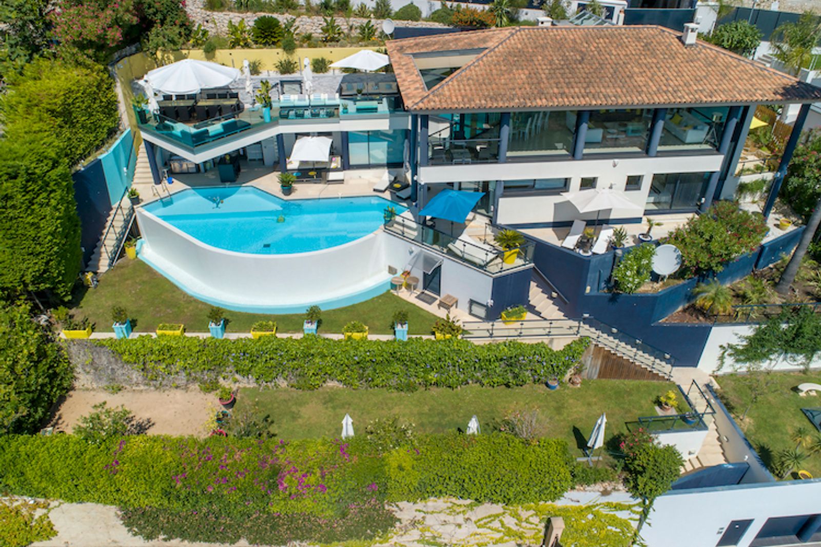 Magnificent contemporary property with stunning views, located in Eze Bord de Mer