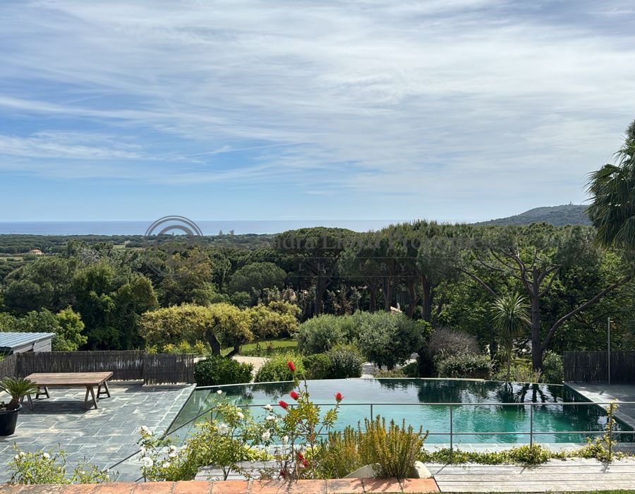 Villa for Rent in Domaine de l’Oumède, Ramatuelle, Enjoying Beautiful Views 4