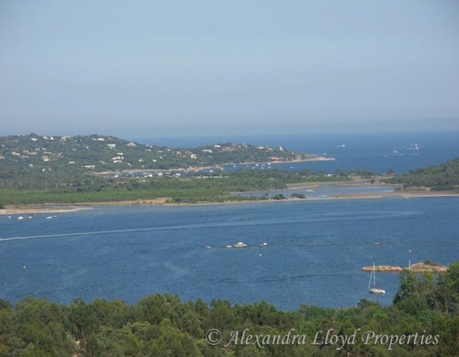 Close to the beaches of Cala Rossa and St Cyprien 4