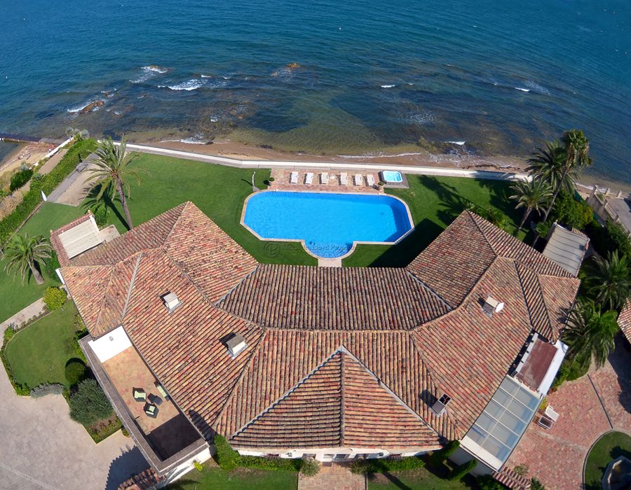 Stunning waters edge properties at the entrance of Saint Tropez 5