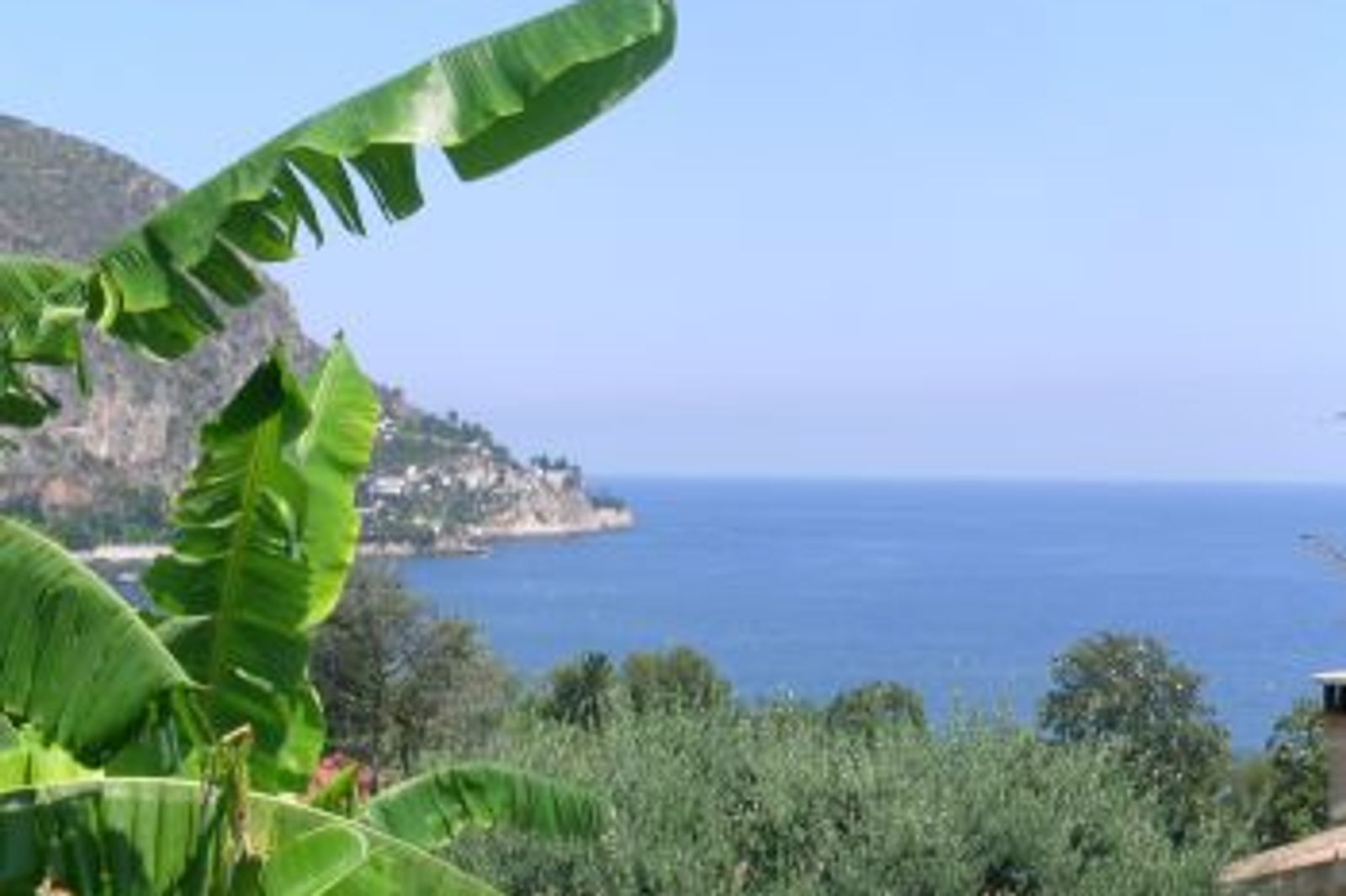 A pretty villa located in Eze bord de mer