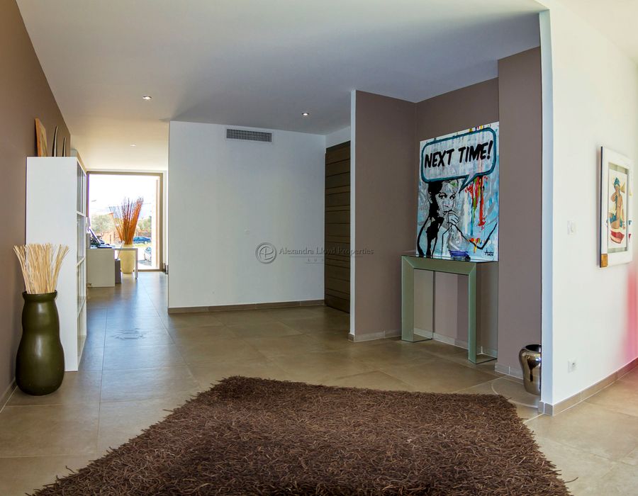 Modern villa built in 2015 overlooking the Citadelle in Calvi, North Corsica 6