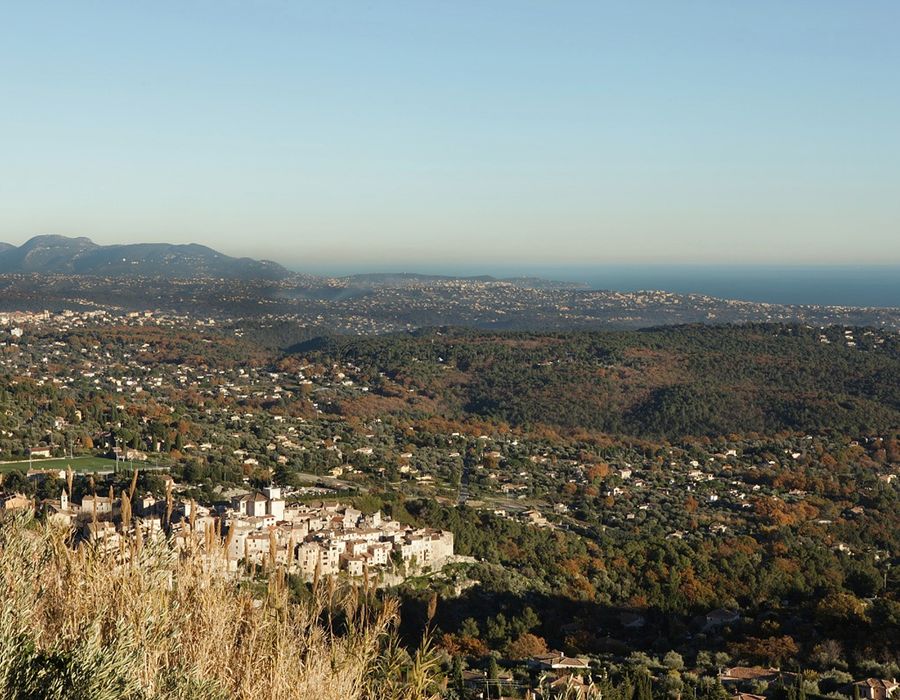 Contemporary Provencal villa with fabulous views in Tourrettes sur Loup 4