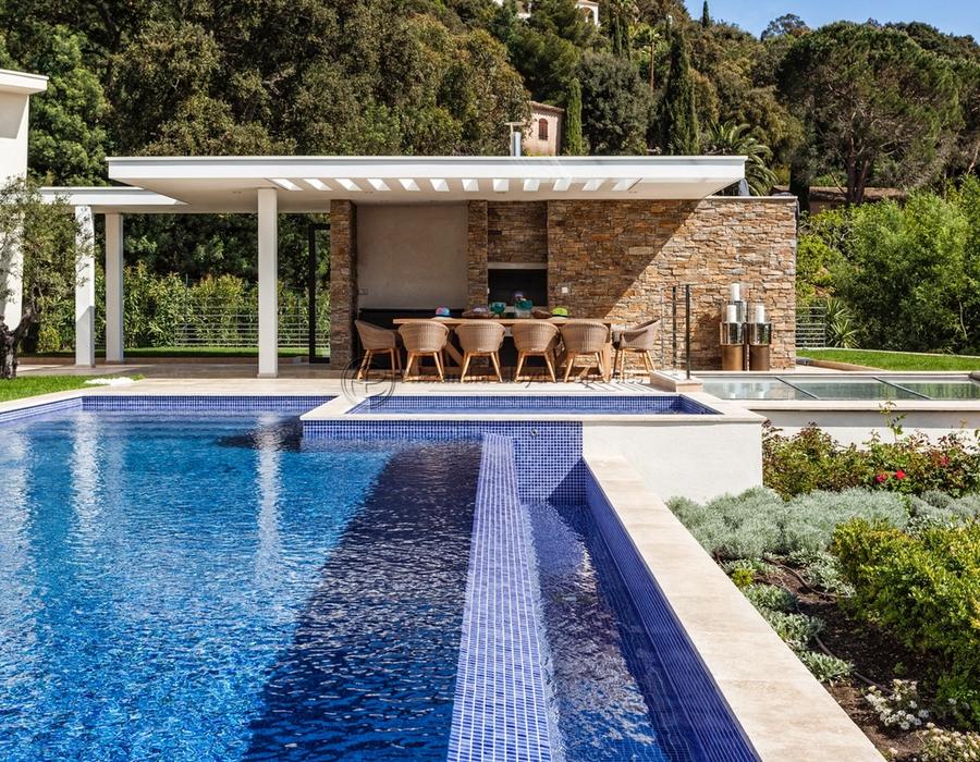 Contemporary luxury in La Crox Valmer - 10 bedrooms 4