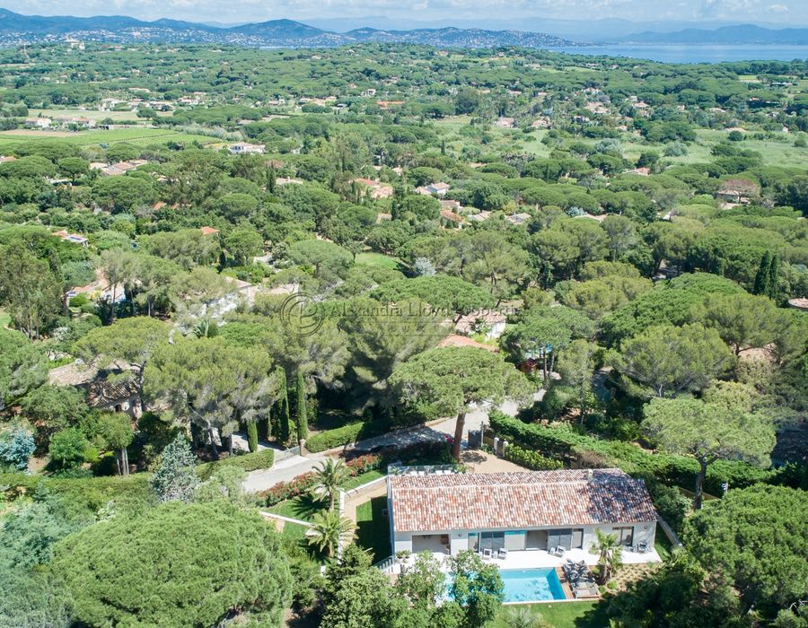 A five bedroom contemporary villa for rent in Le Parc des Salins, Saint Tropez 2