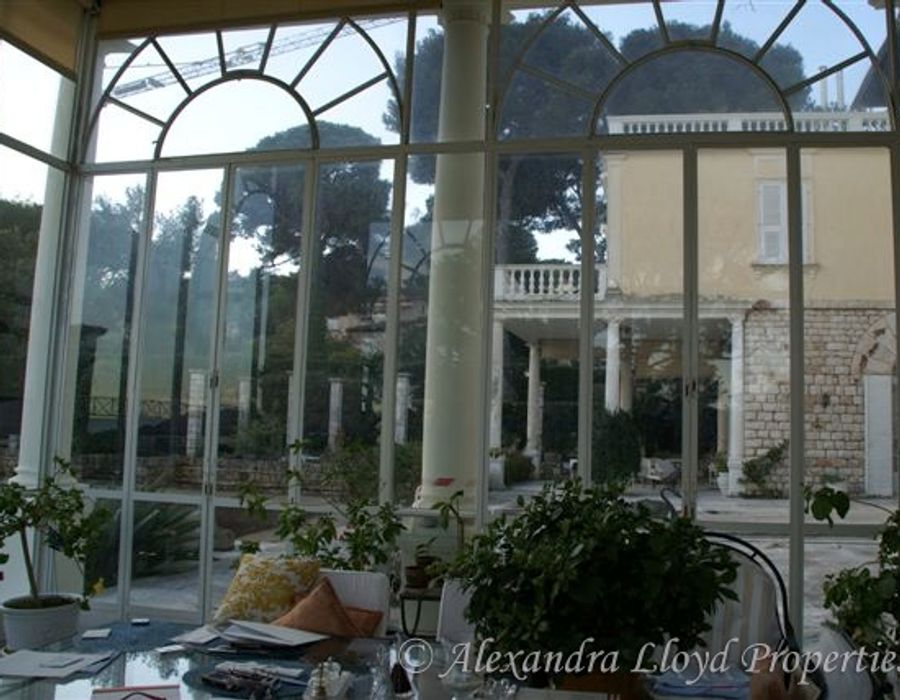 Interesting renovation project in Saint Jean Cap Ferrat. 5