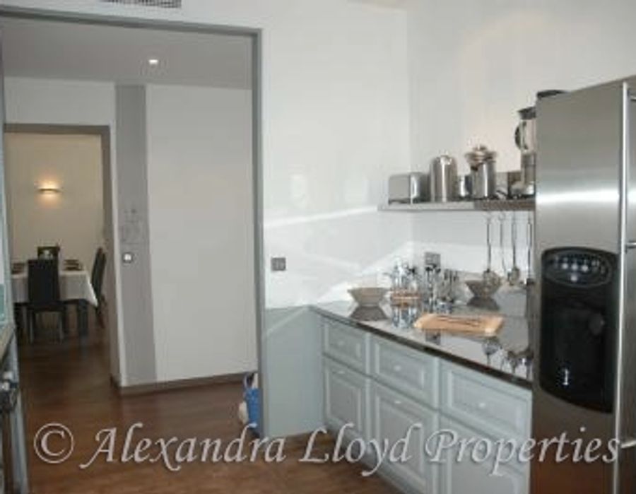 Luxury apartment in the port of Saint Tropez 4